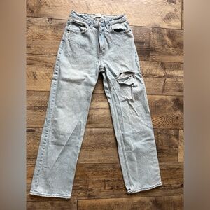 Abercrombie & Fitch light destroyed The 90’s Relaxed High Rise. Curve love.